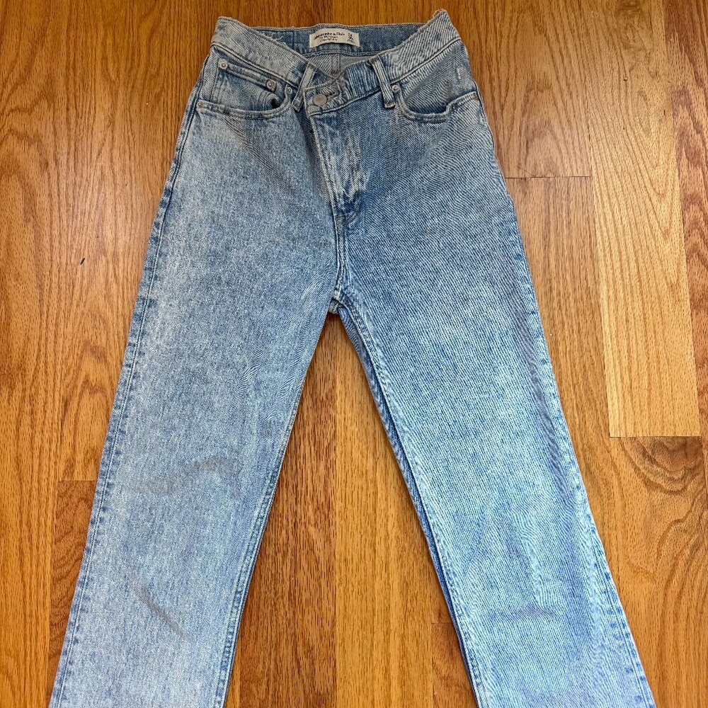 Abercrombie 90s Straight Ultra High Rise Jeans